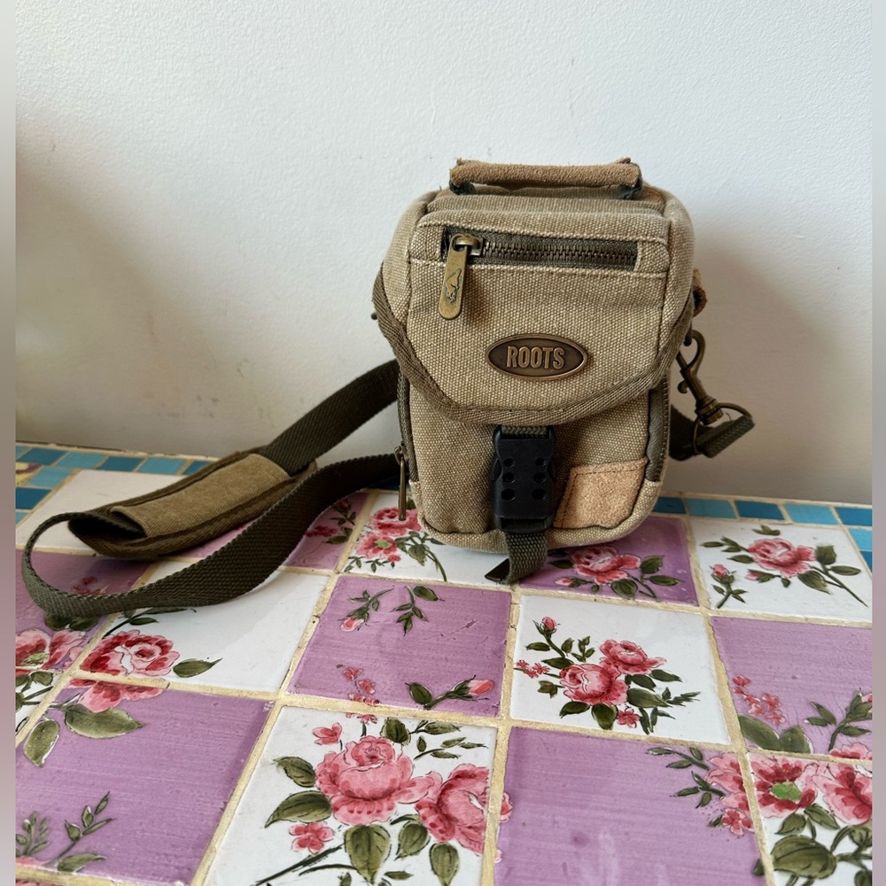Roots Tan Brown Canvas Leather Camera Bag